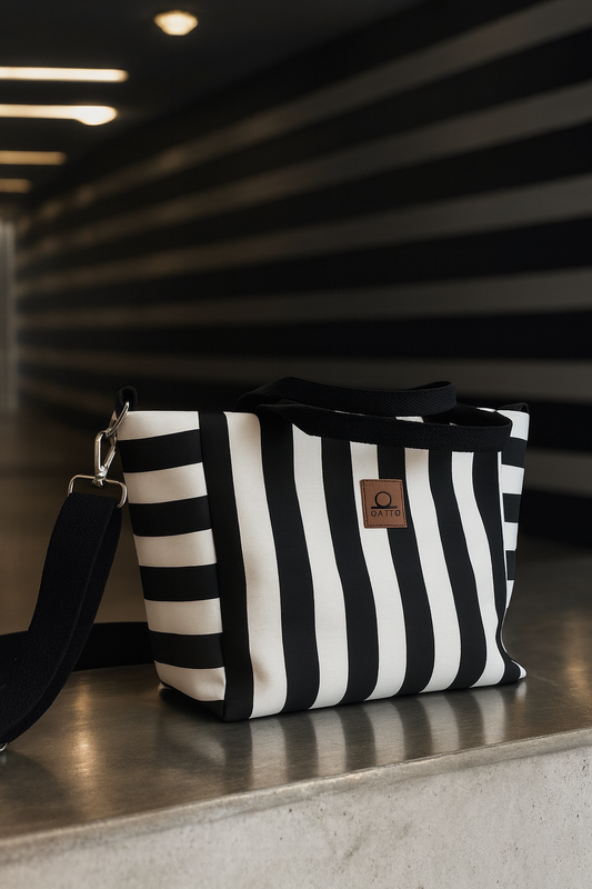 Siyah Beyaz Çizgili Omuz Çantası