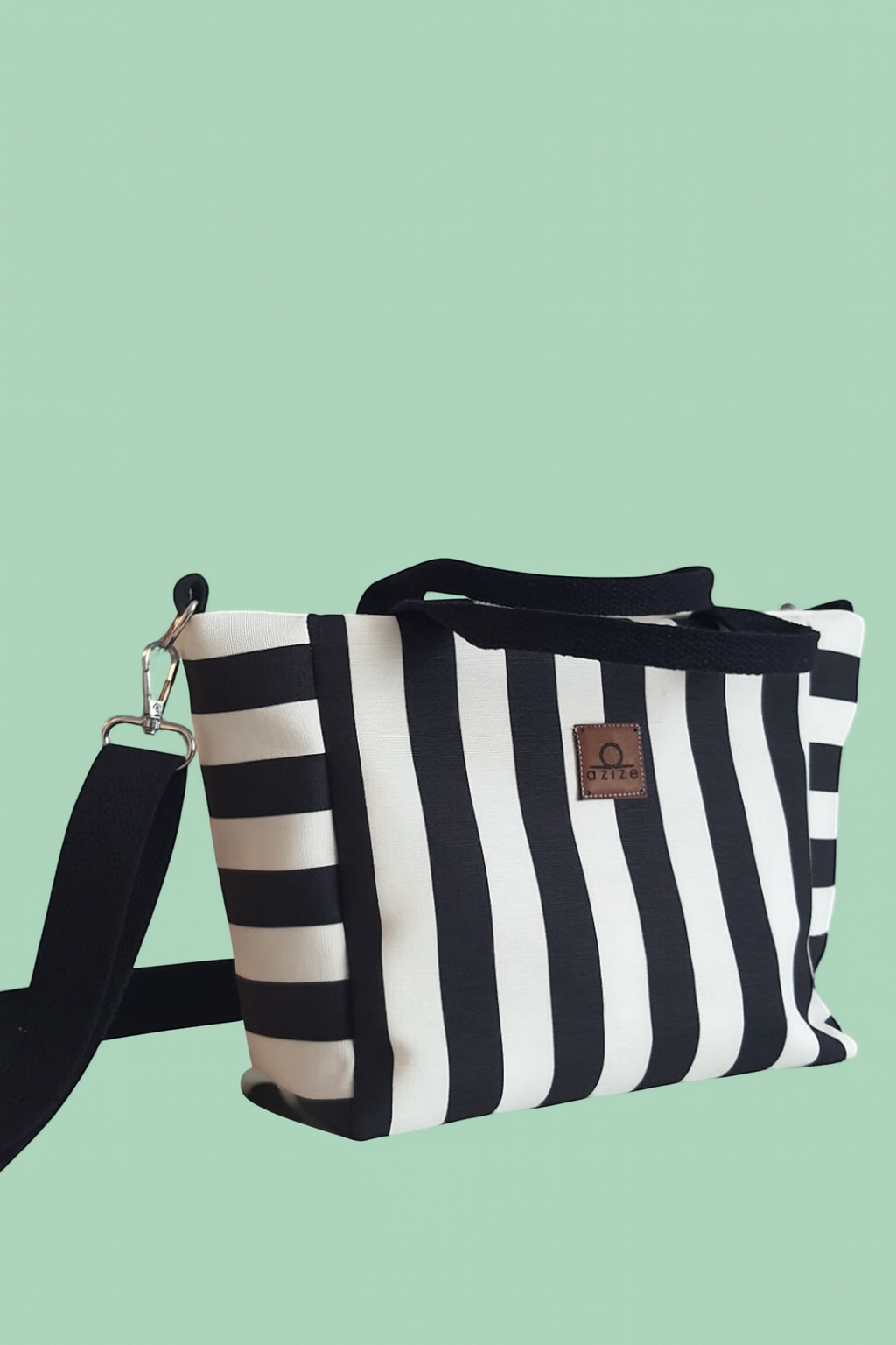 Siyah Beyaz Çizgili Omuz Çantası
