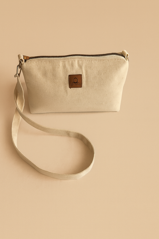 Siyah Minimal Kumaş Çapraz Çanta – Şık, Hafif ve Kullanışlı